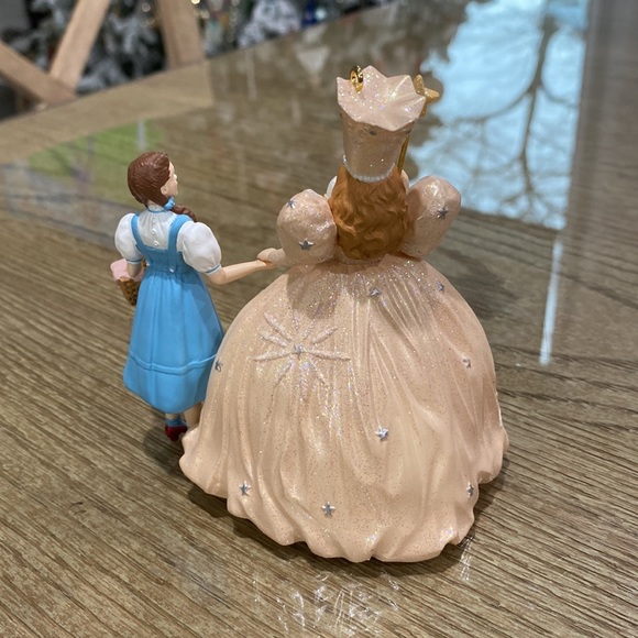 🎉HP🎉1998 Hallmark Ornament The Wizard of Oz Dorothy and Glinda, The Good Witch - Picture 4 of 7